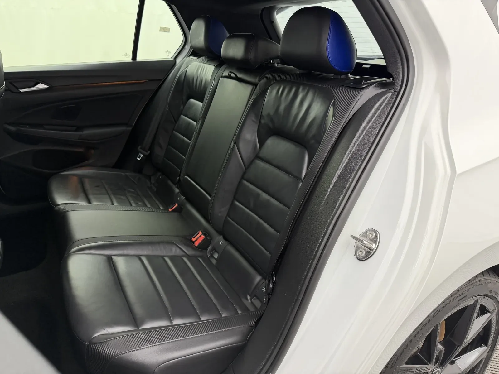 Volkswagen Golf R photo 31