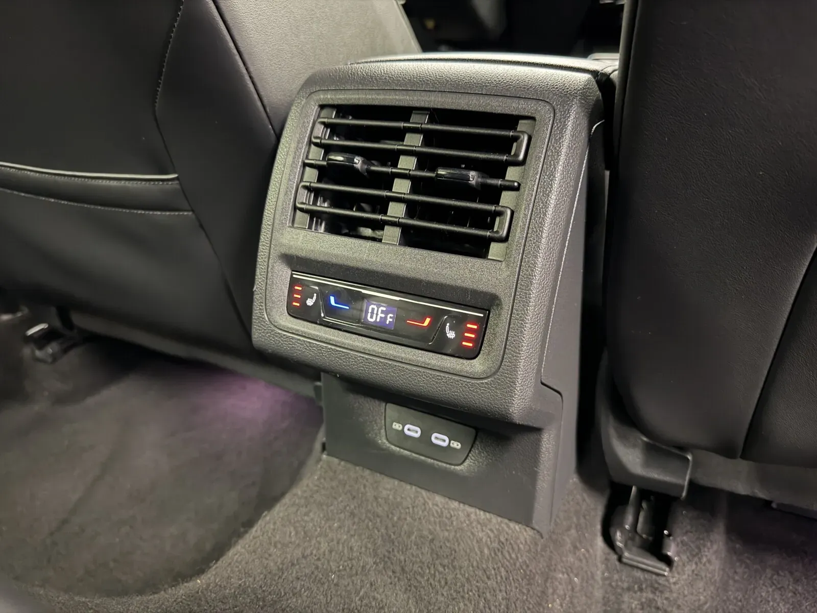 Volkswagen Golf R photo 32