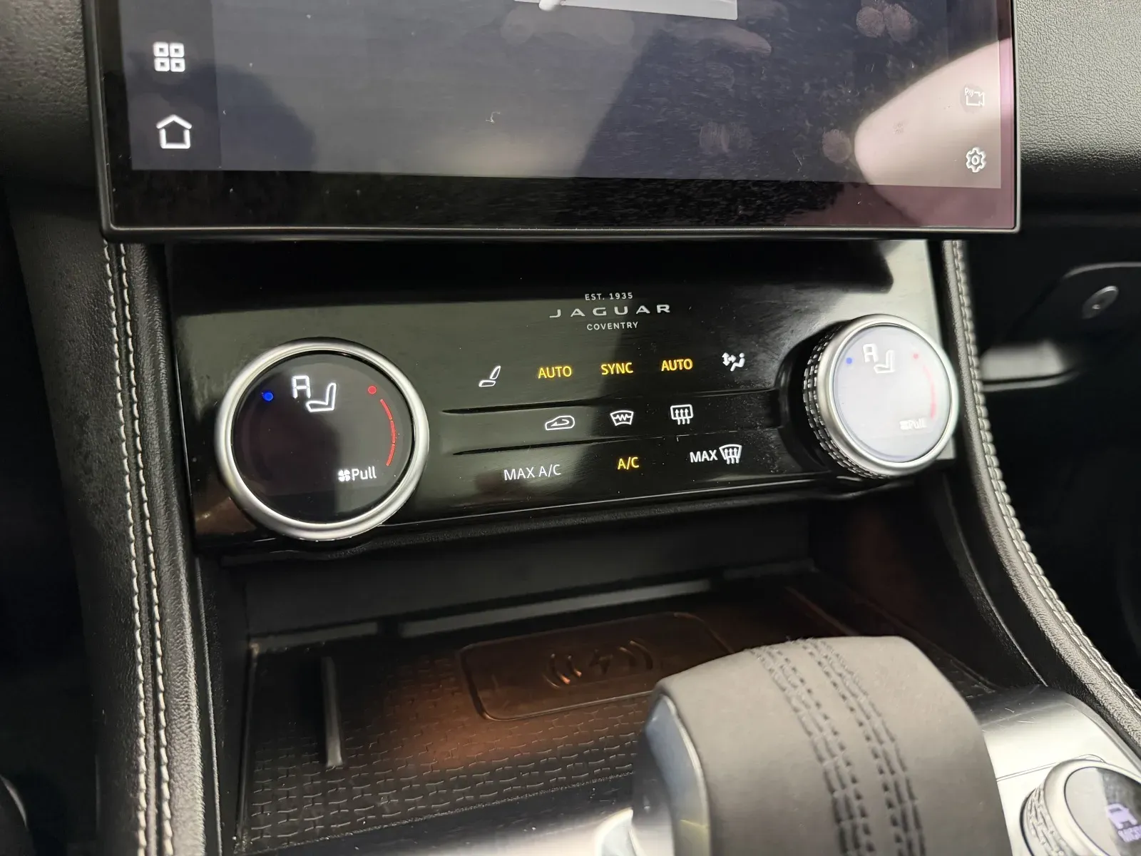 Jaguar F-PACE photo 42