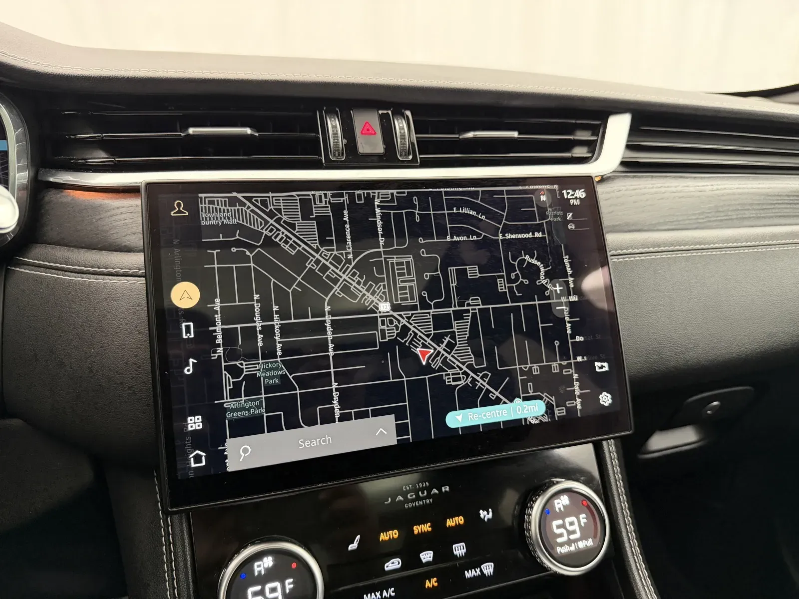 Jaguar F-PACE photo 40