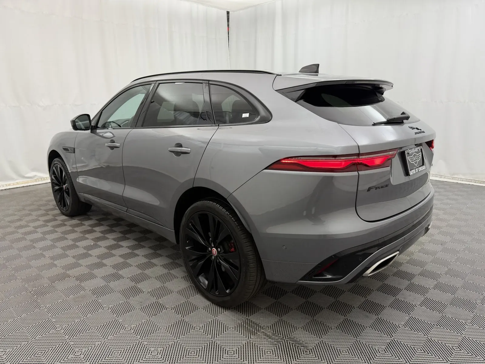 Jaguar F-PACE photo 7