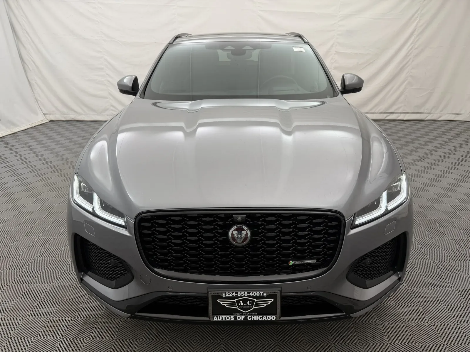Jaguar F-PACE photo 3