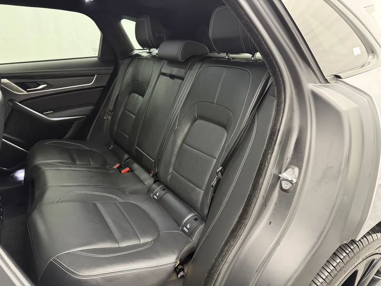 Jaguar F-PACE photo 44