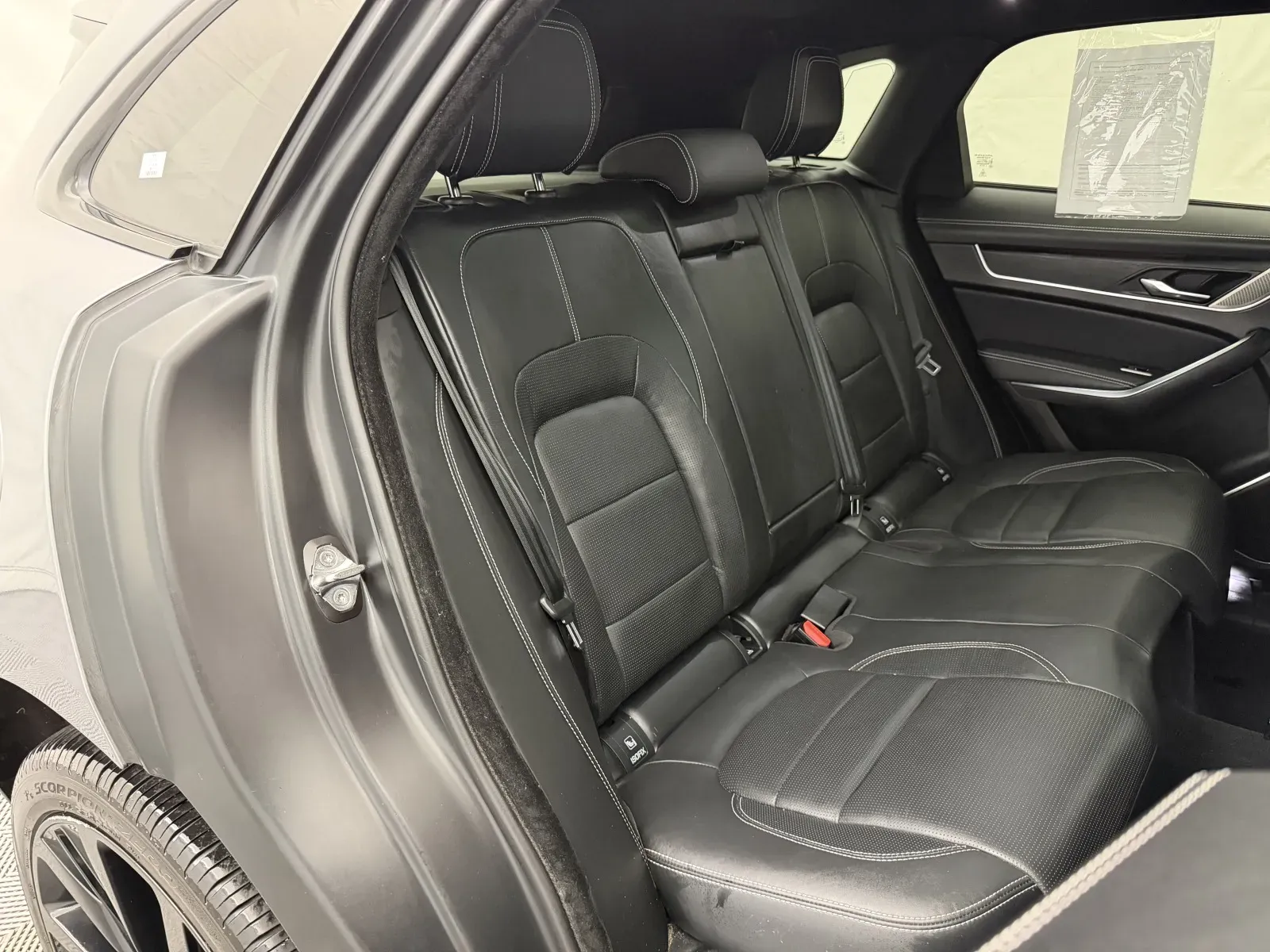 Jaguar F-PACE photo 46