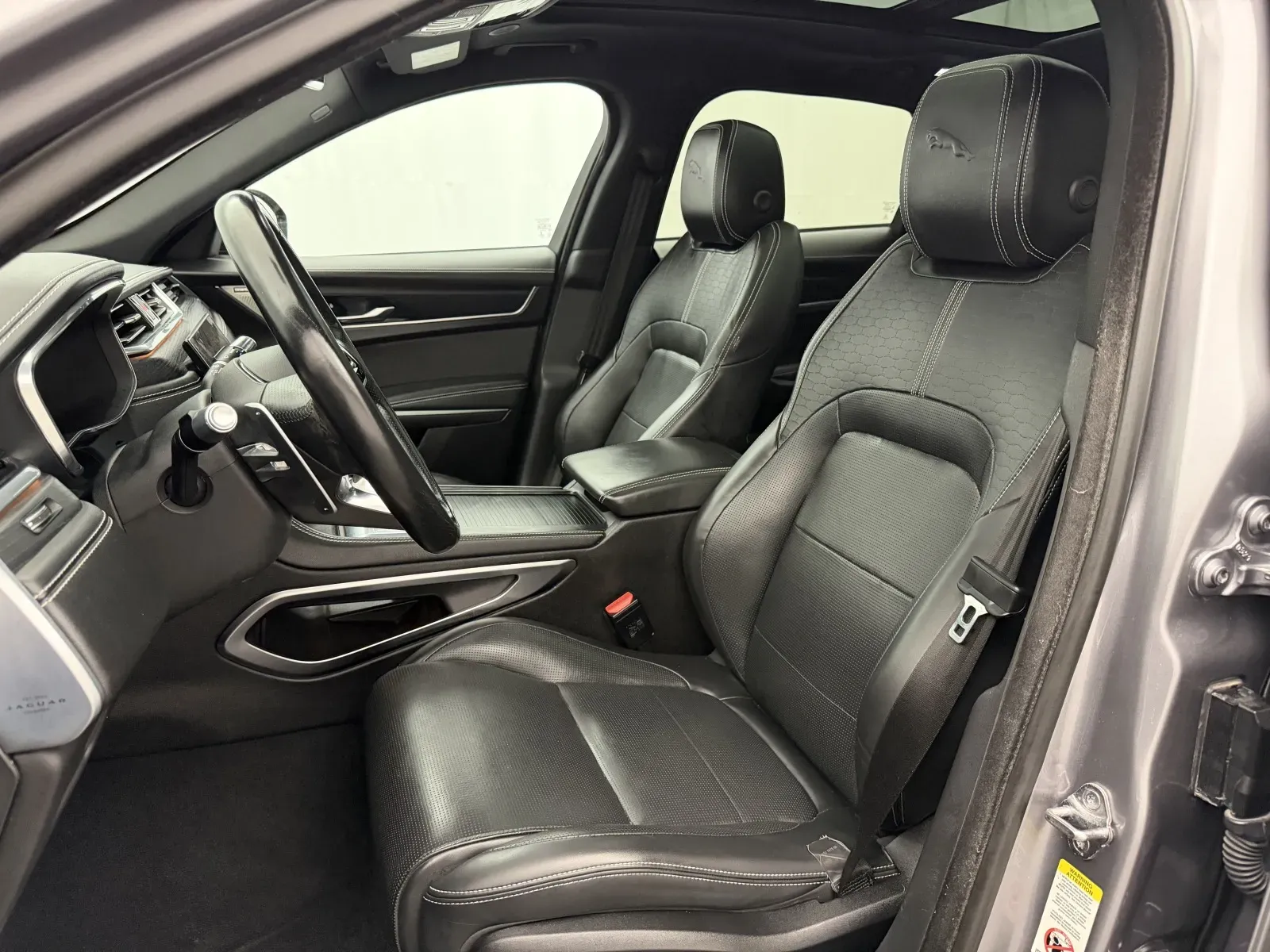 Jaguar F-PACE photo 11