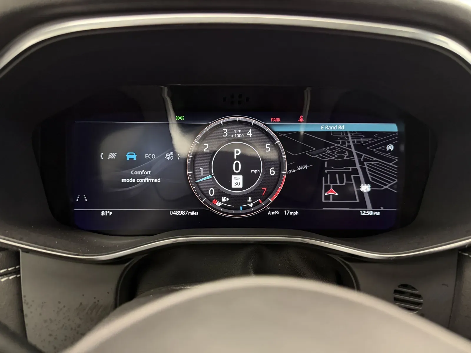 Jaguar F-PACE photo 16