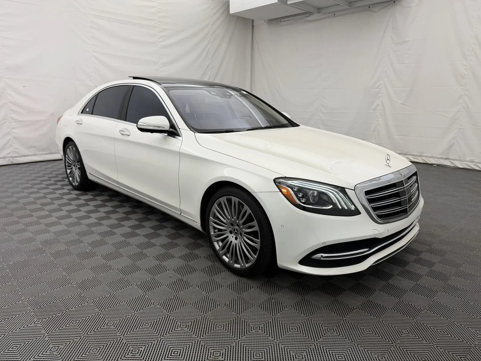 Mercedes-Benz S-Class photo 4