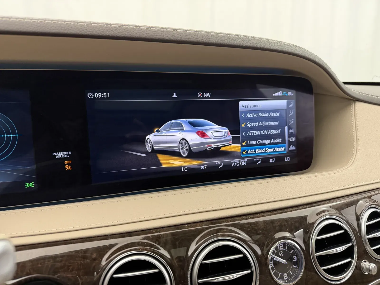 Mercedes-Benz S-Class photo 40