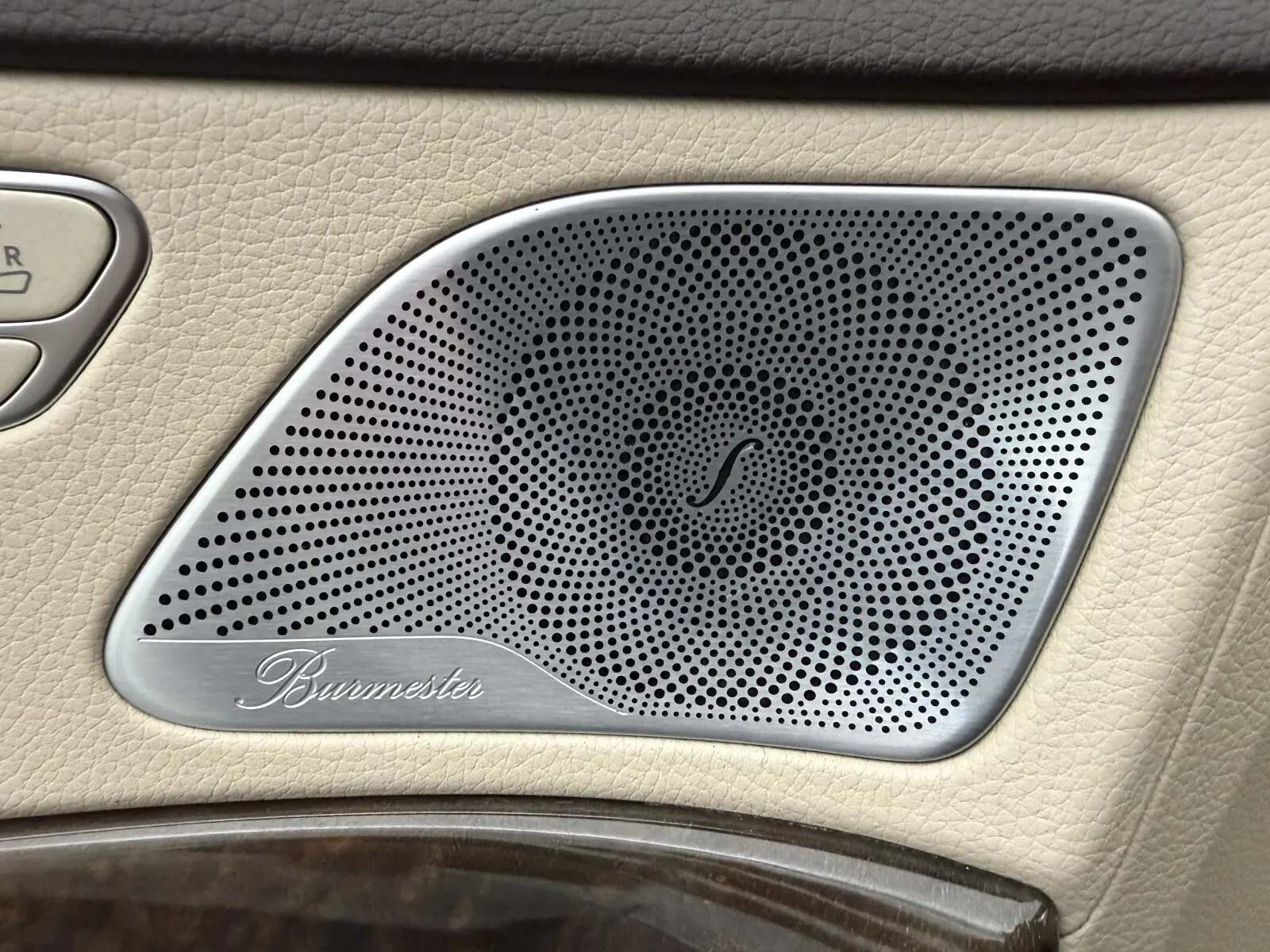 Mercedes-Benz S-Class photo 21