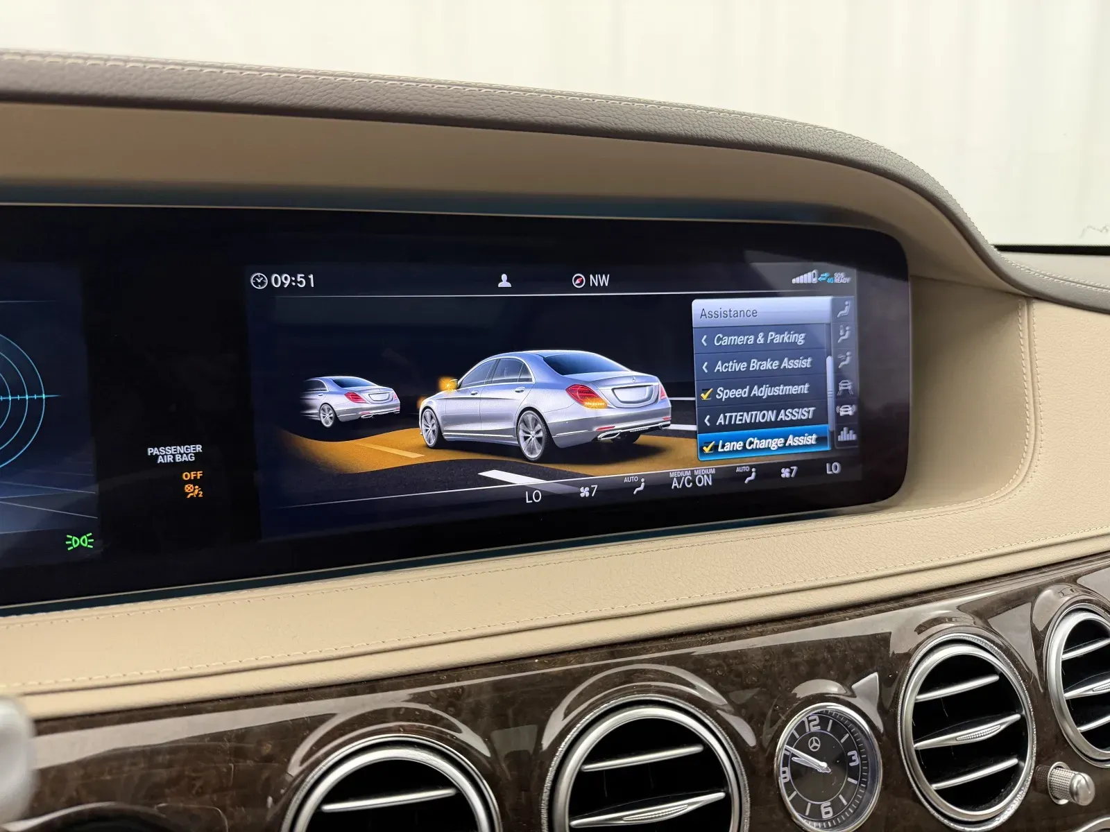 Mercedes-Benz S-Class photo 39