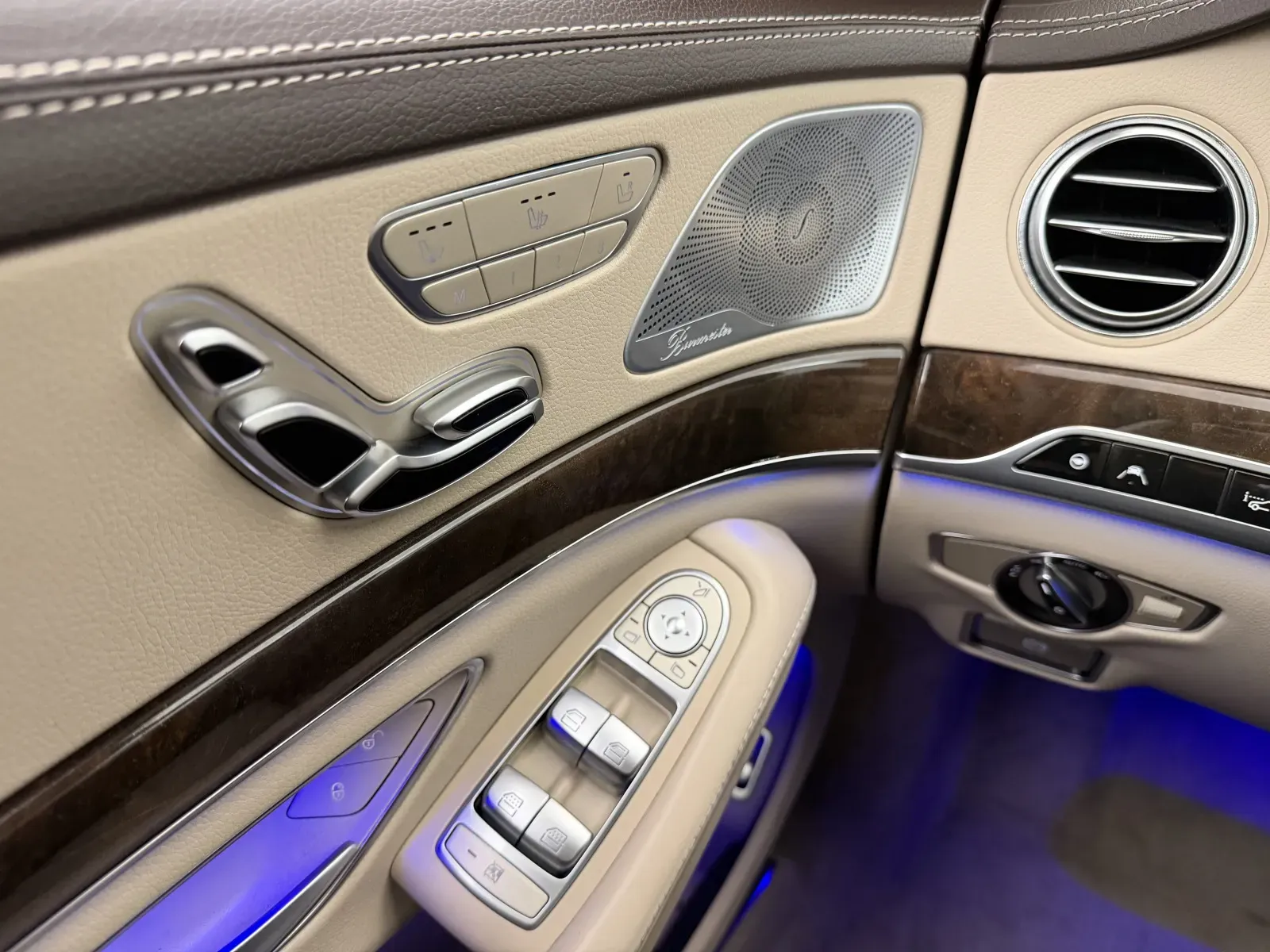 Mercedes-Benz S-Class photo 17