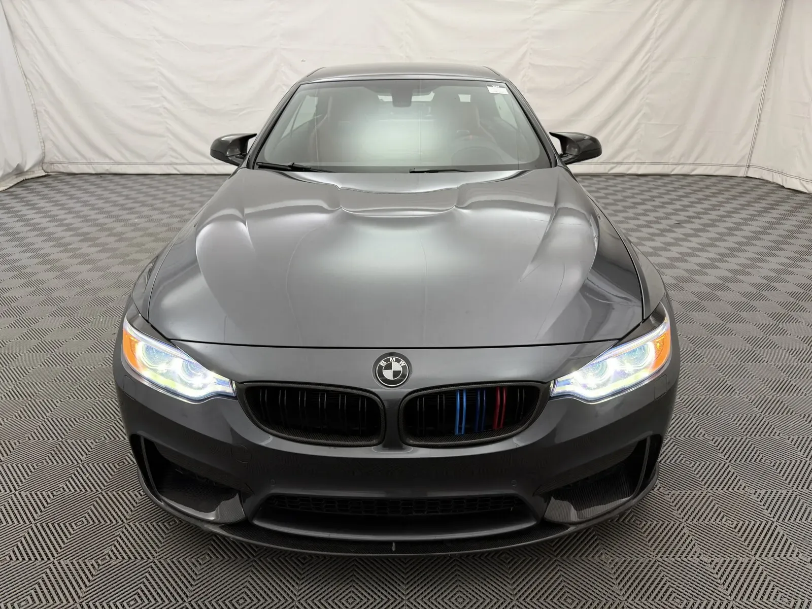 BMW M4 photo 3