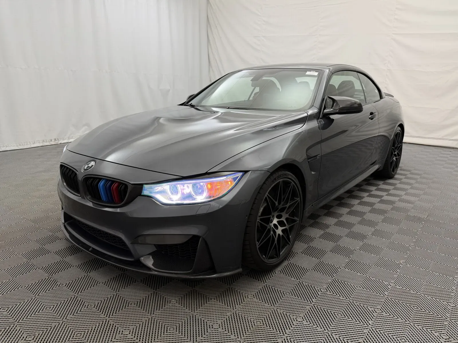 BMW M4 photo 2