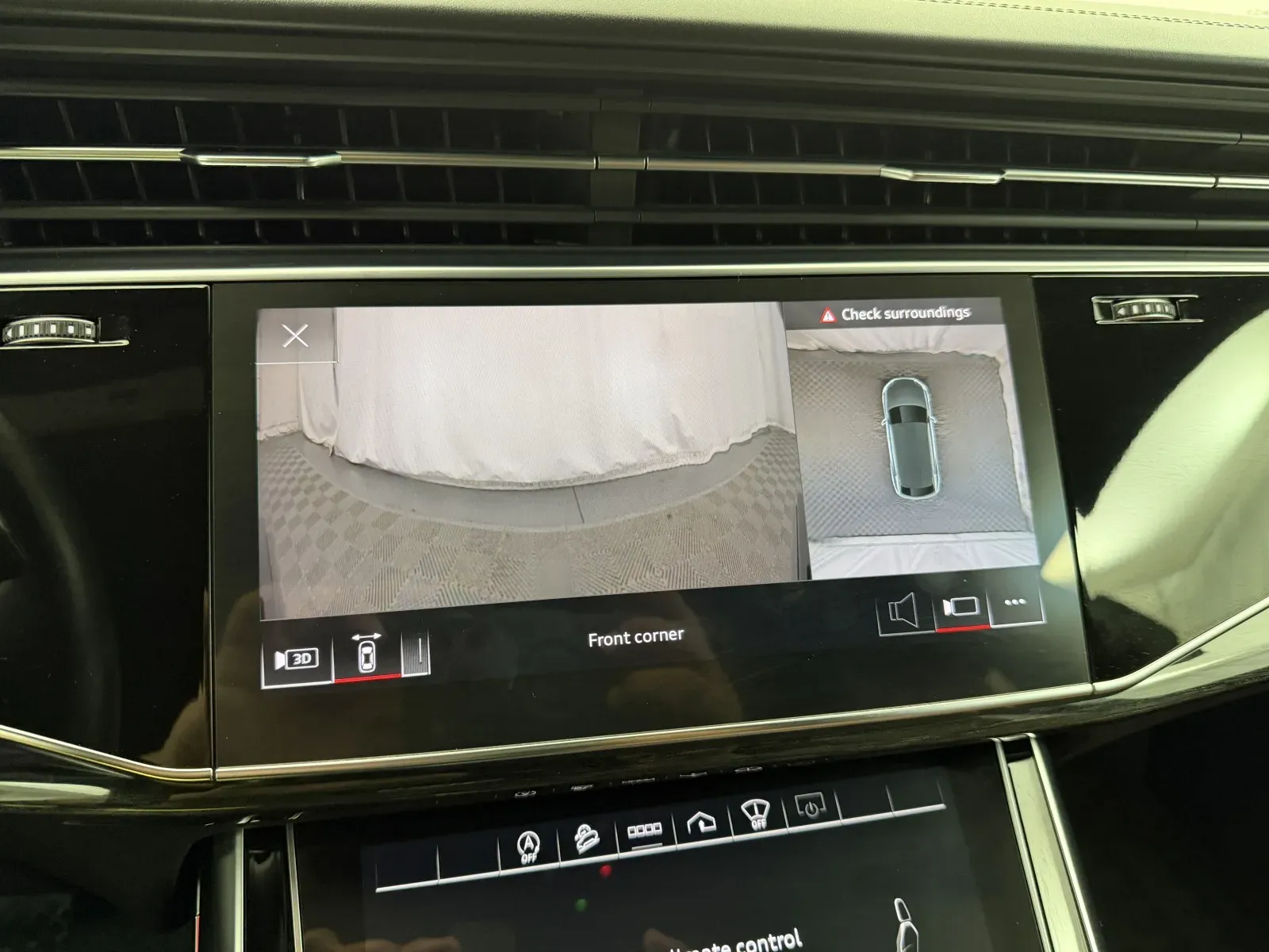 Audi Q8 photo 31
