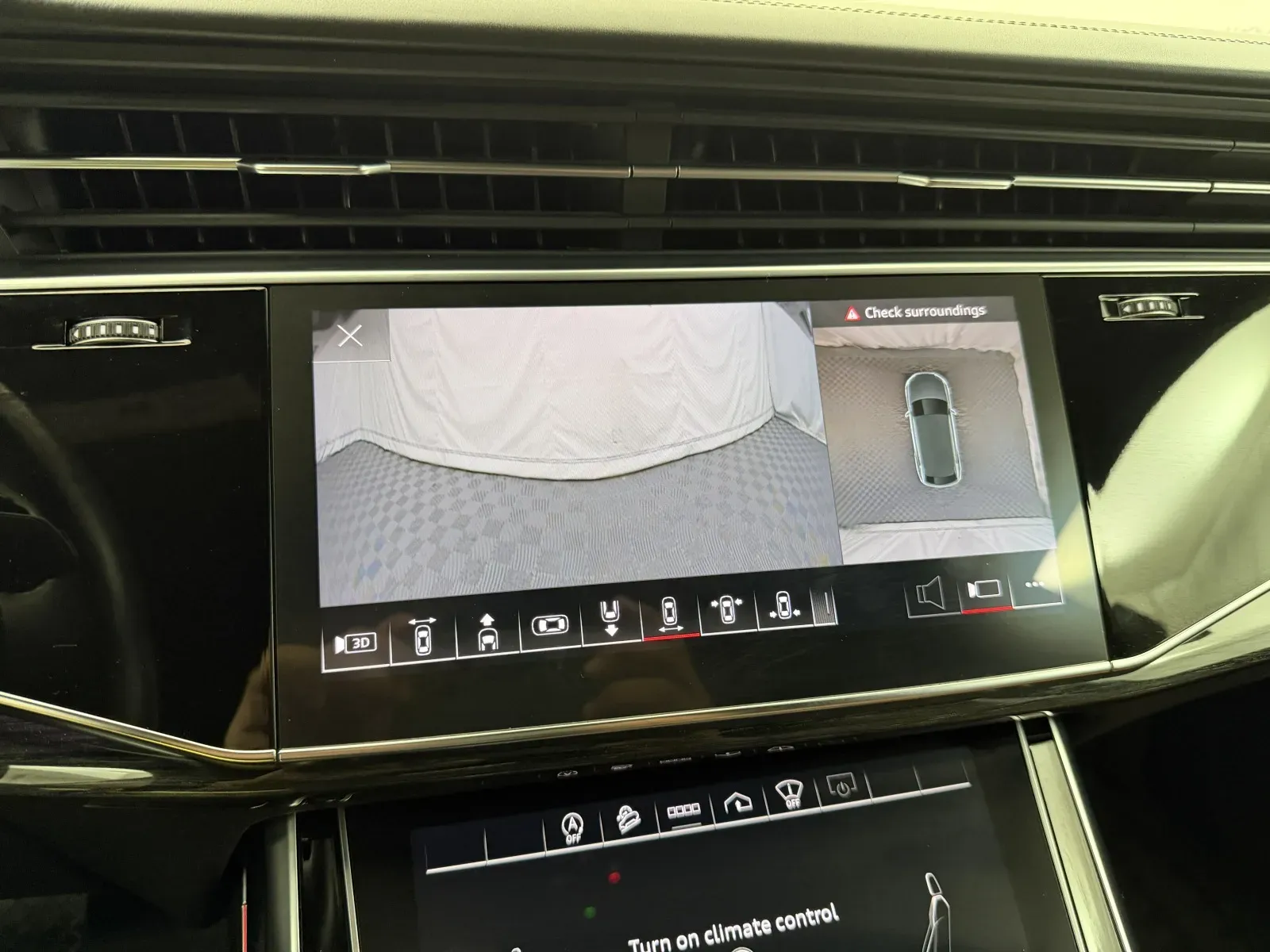 Audi Q8 photo 40