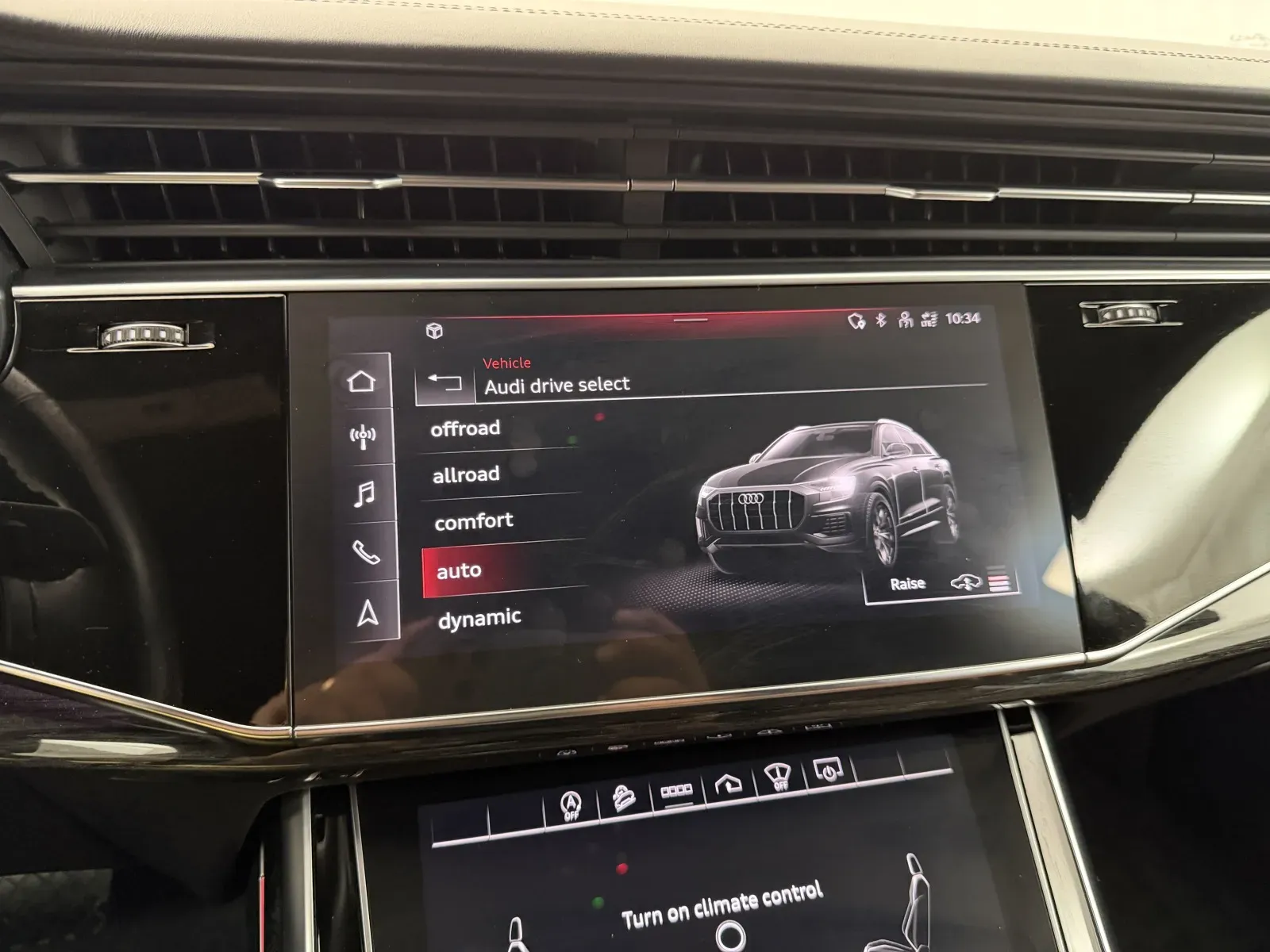 Audi Q8 photo 25