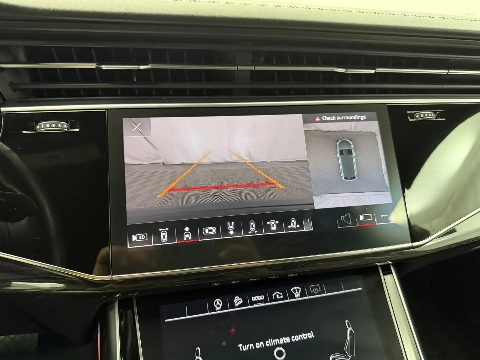 Audi Q8 photo 37