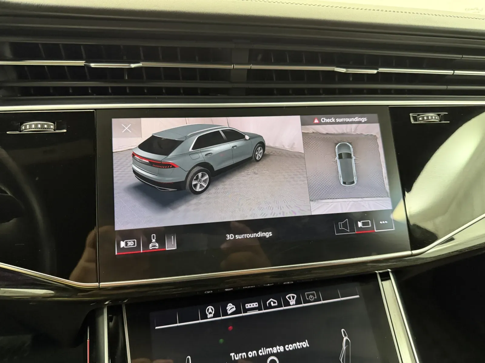 Audi Q8 photo 35