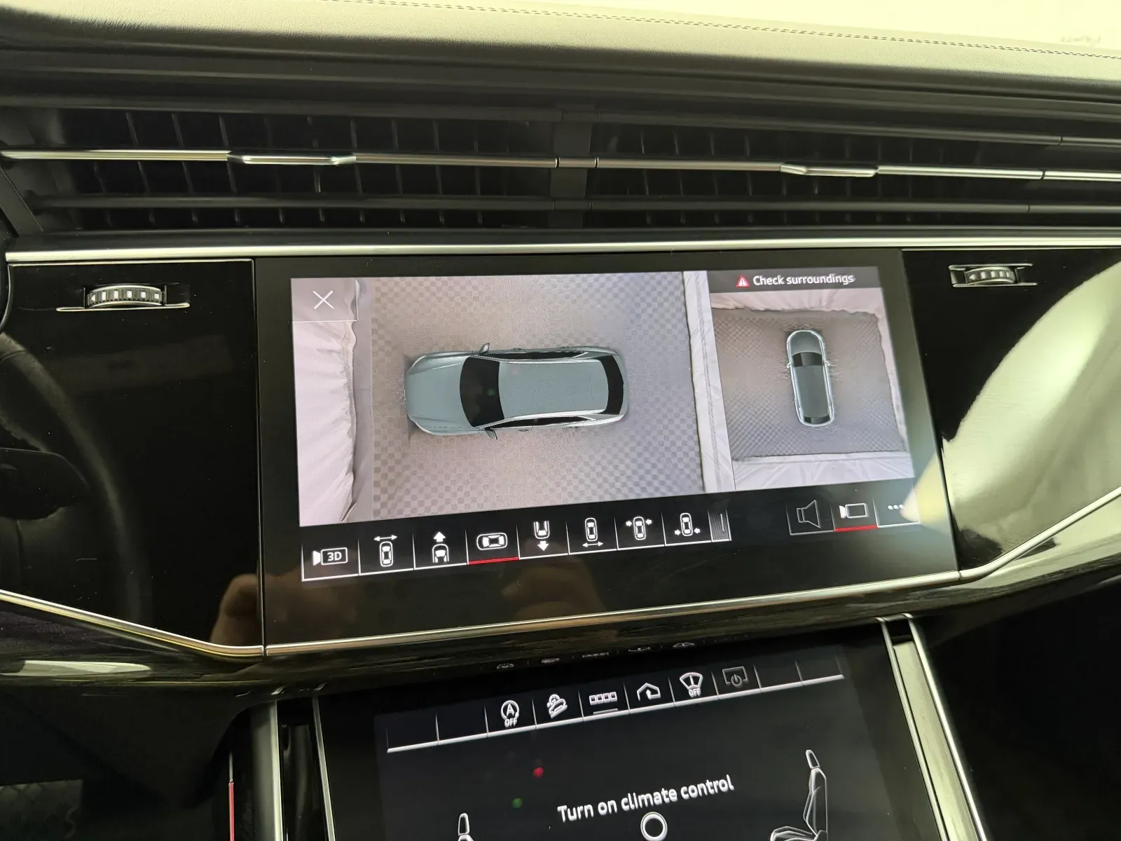 Audi Q8 photo 38