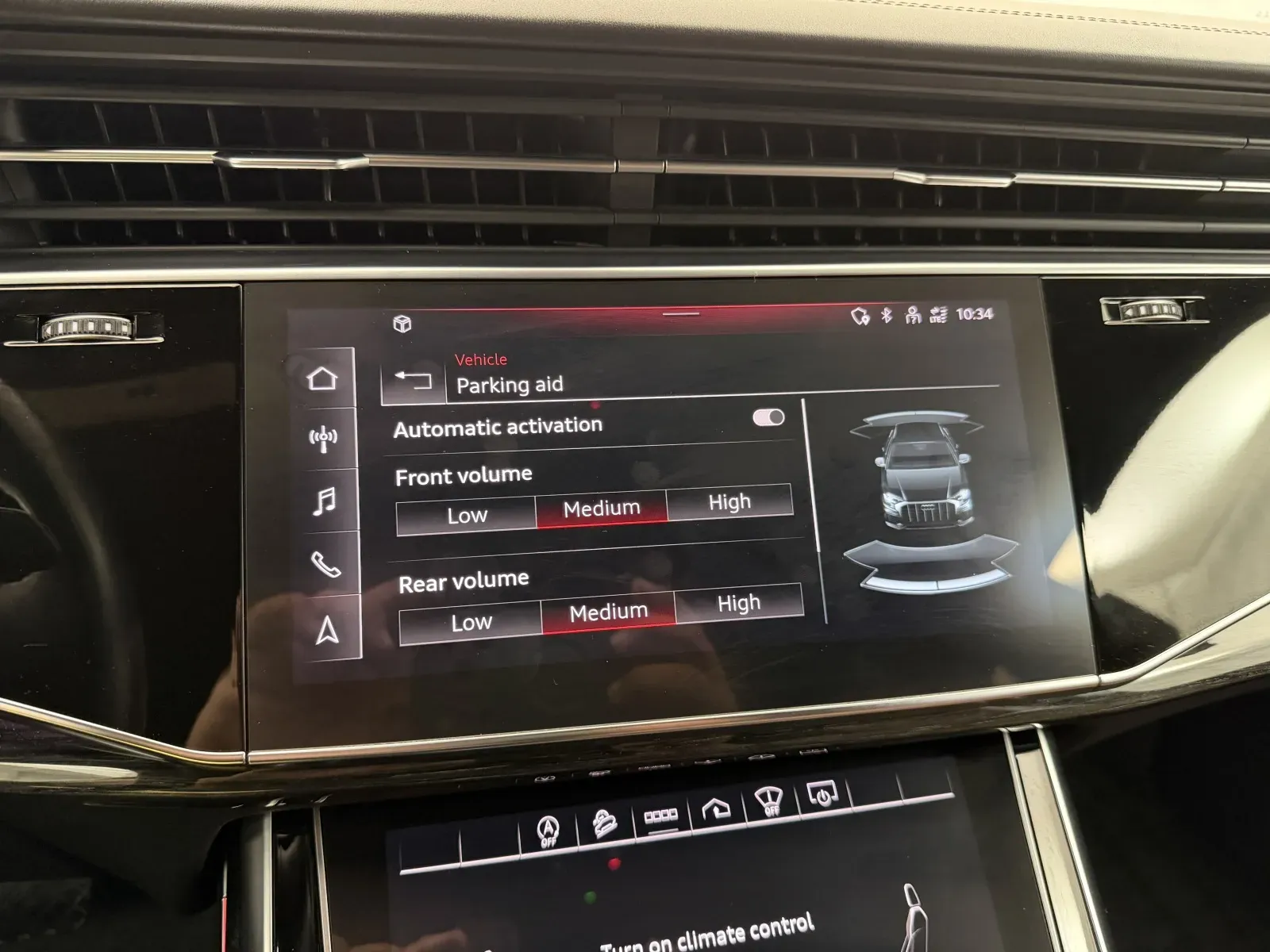 Audi Q8 photo 28