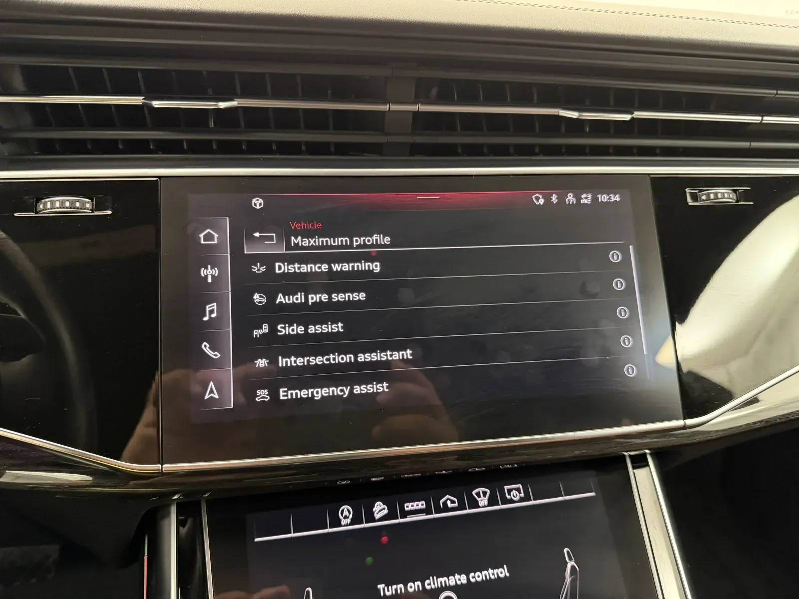 Audi Q8 photo 29
