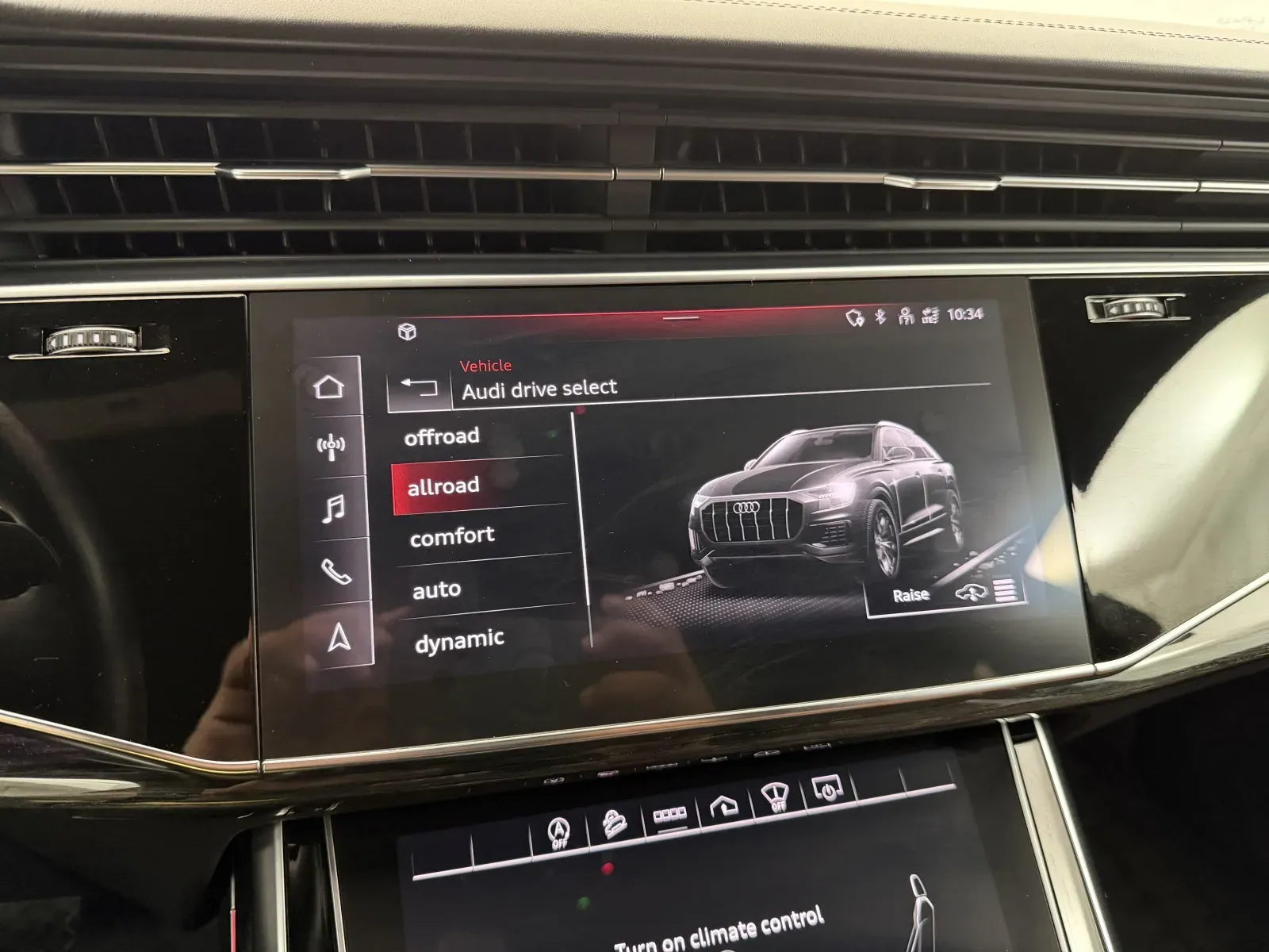 Audi Q8 photo 23
