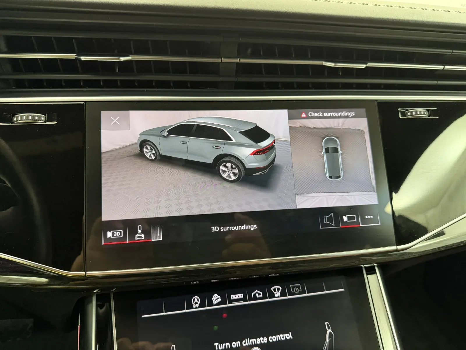 Audi Q8 photo 34