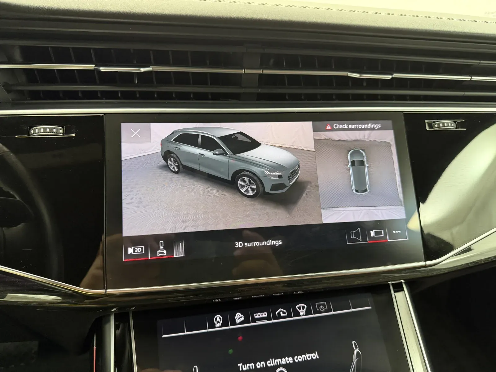 Audi Q8 photo 36