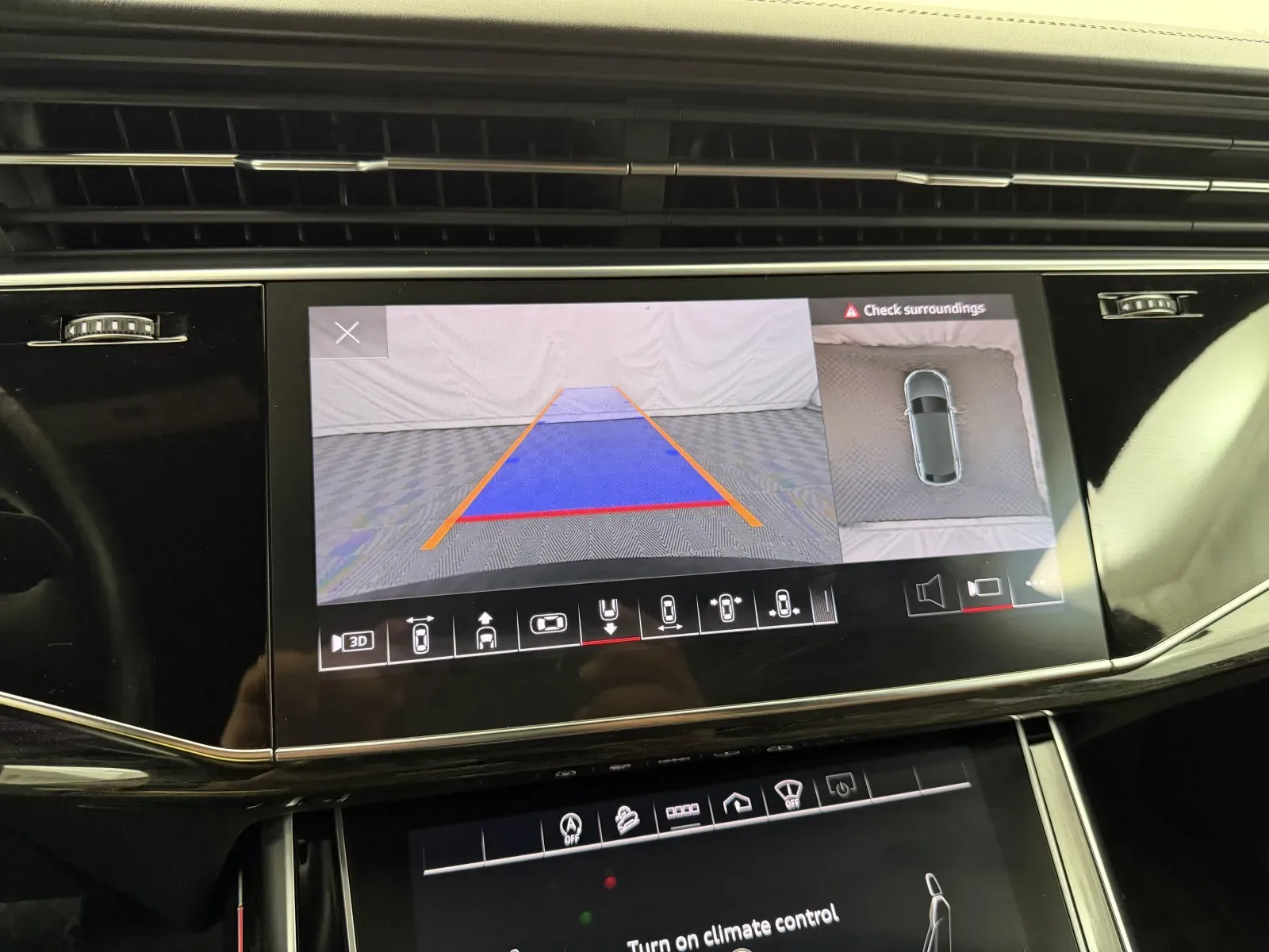 Audi Q8 photo 39