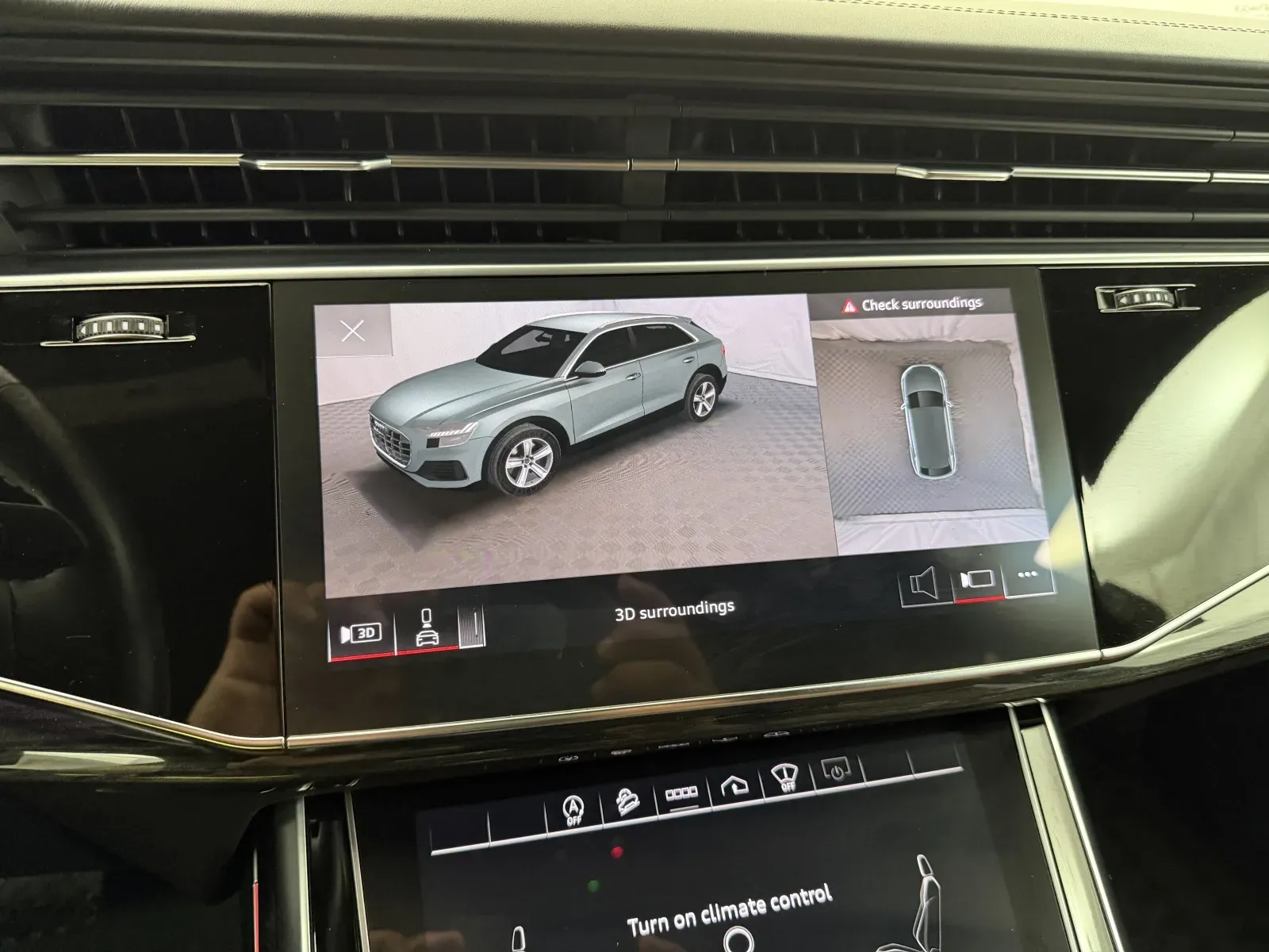 Audi Q8 photo 33