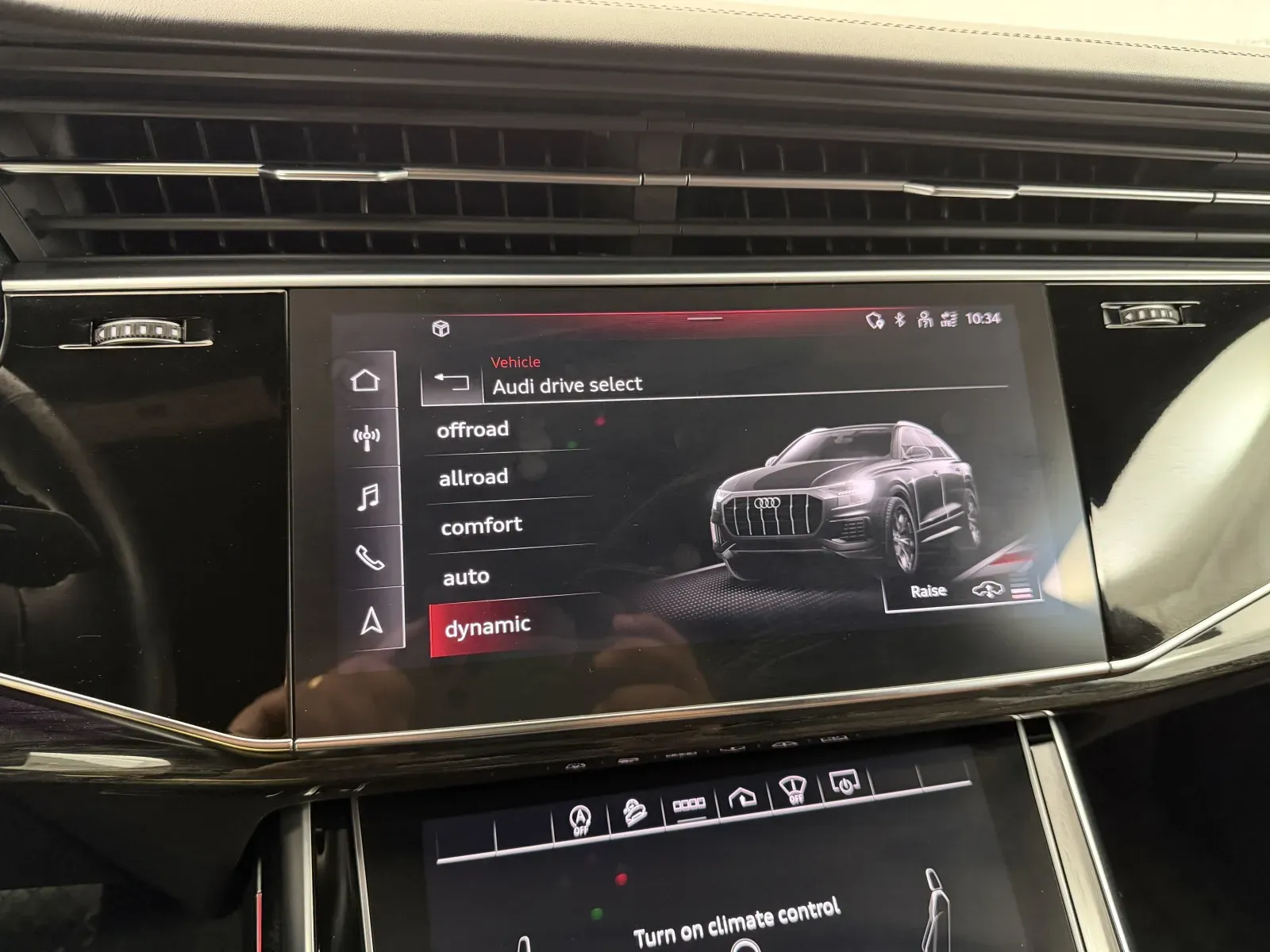 Audi Q8 photo 26