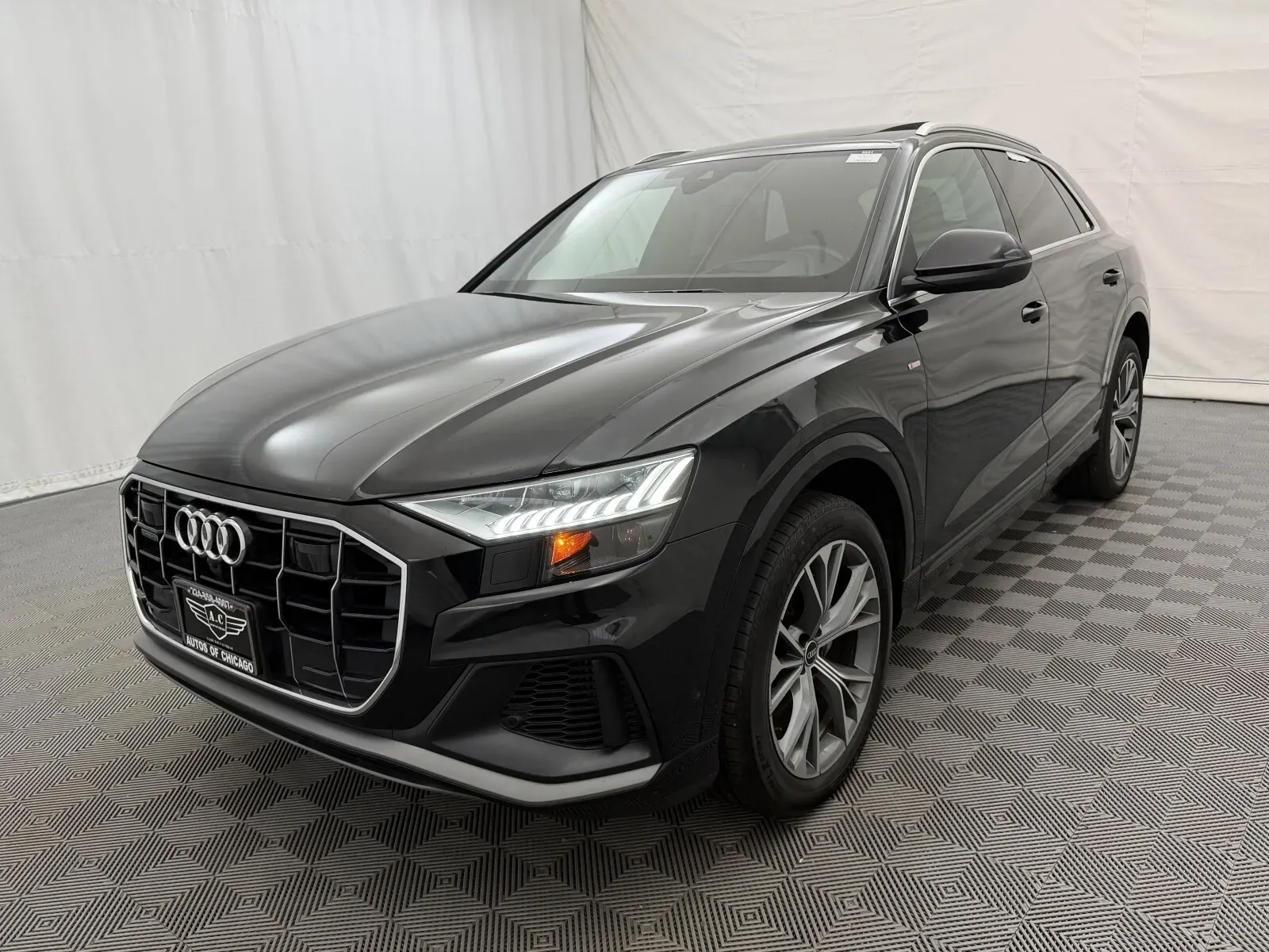 Audi Q8 photo 2