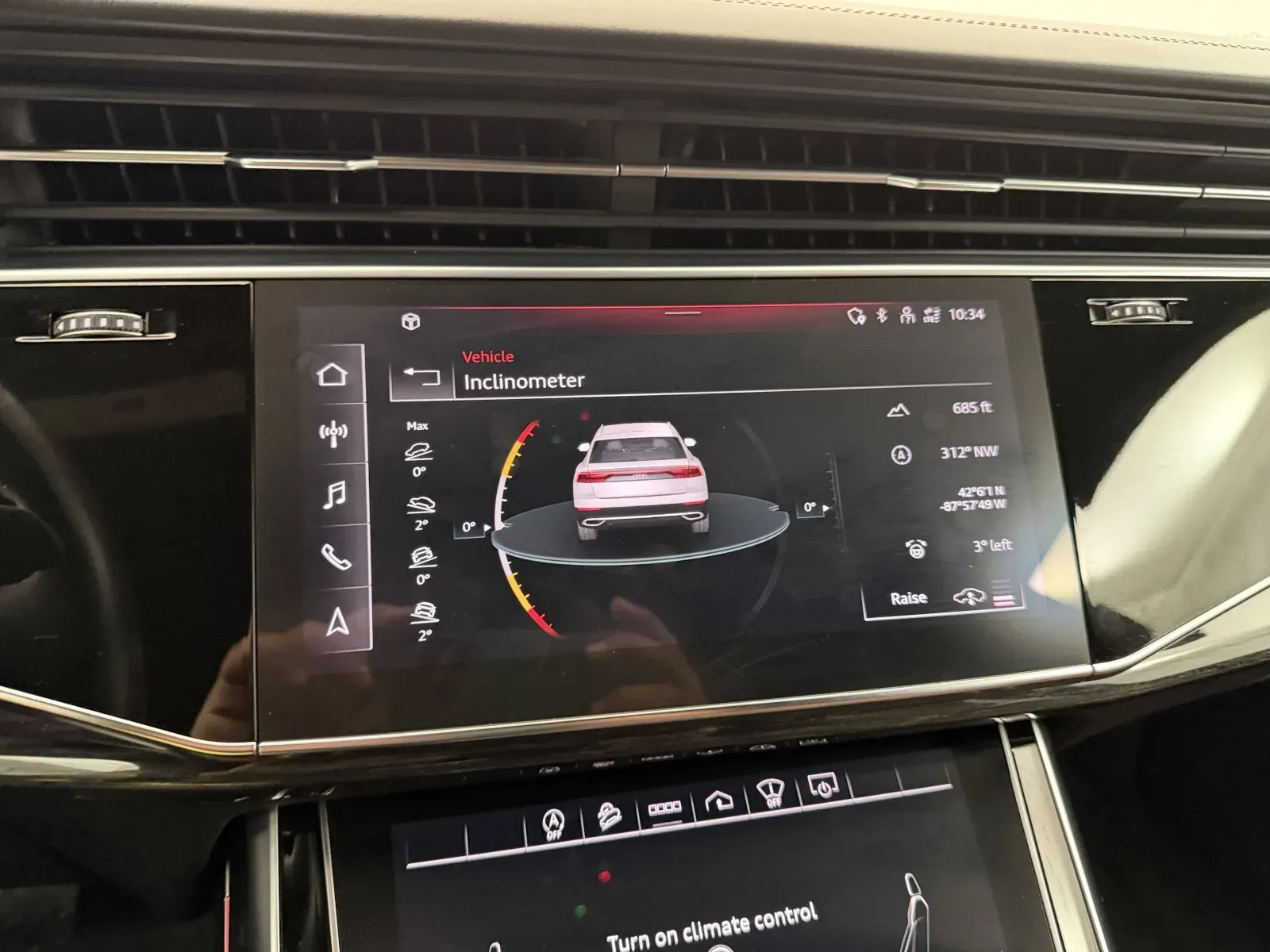 Audi Q8 photo 27