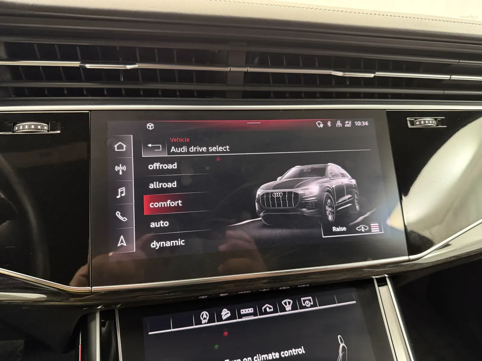 Audi Q8 photo 24