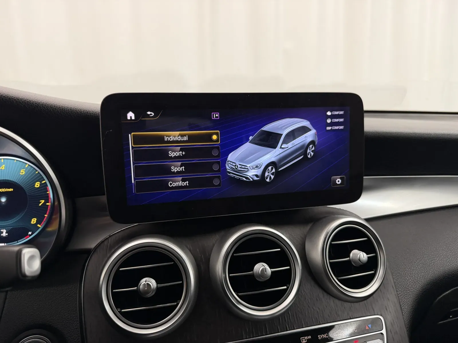 Mercedes-Benz GLC photo 25