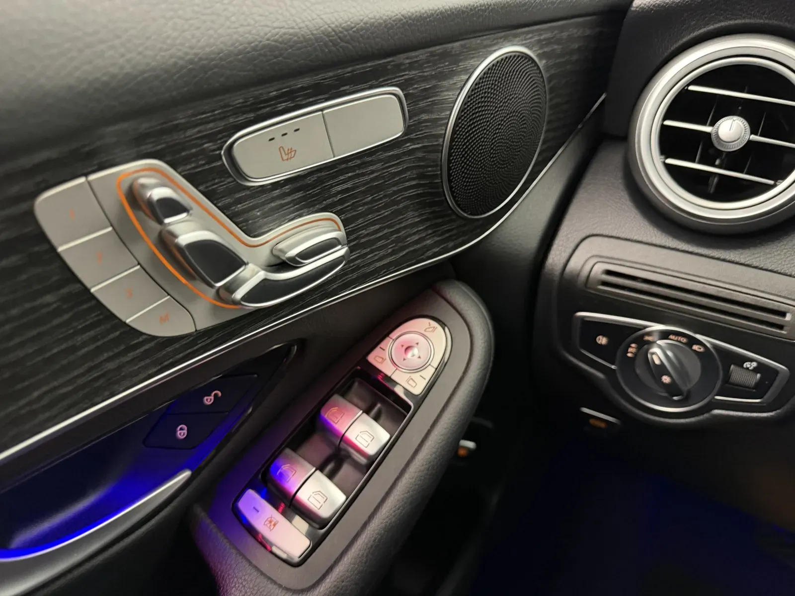 Mercedes-Benz GLC photo 10