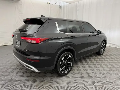 More photos of 2022 Mitsubishi Outlander SE Launch Edition at Autos of Chicago, IL