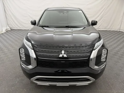 Another view of 2022 Mitsubishi Outlander SE Launch Edition for sale in Arlington Heights, IL at Autos of Chicago