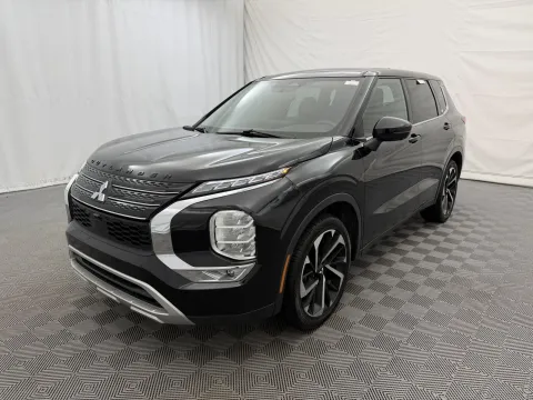 Photos of 2022 Mitsubishi Outlander SE Launch Edition for sale in Arlington Heights, IL at Autos of Chicago