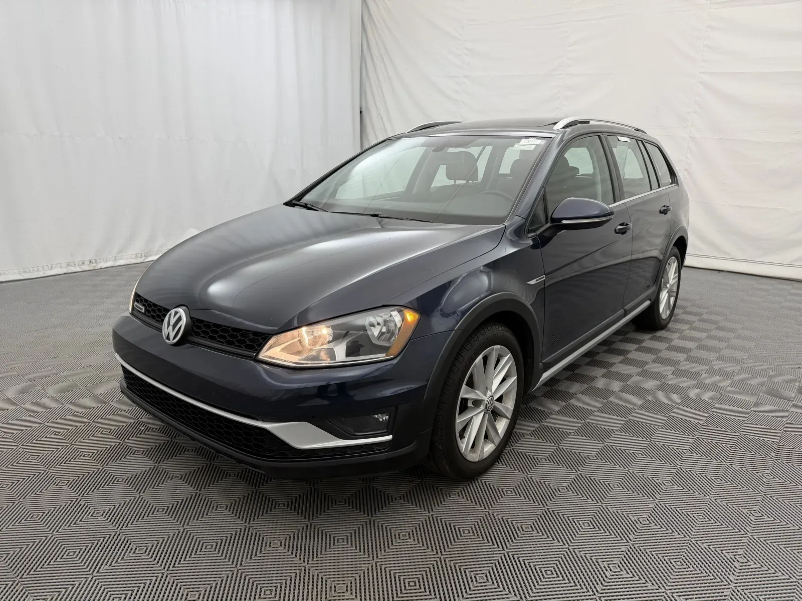 Volkswagen Golf Alltrack photo 2