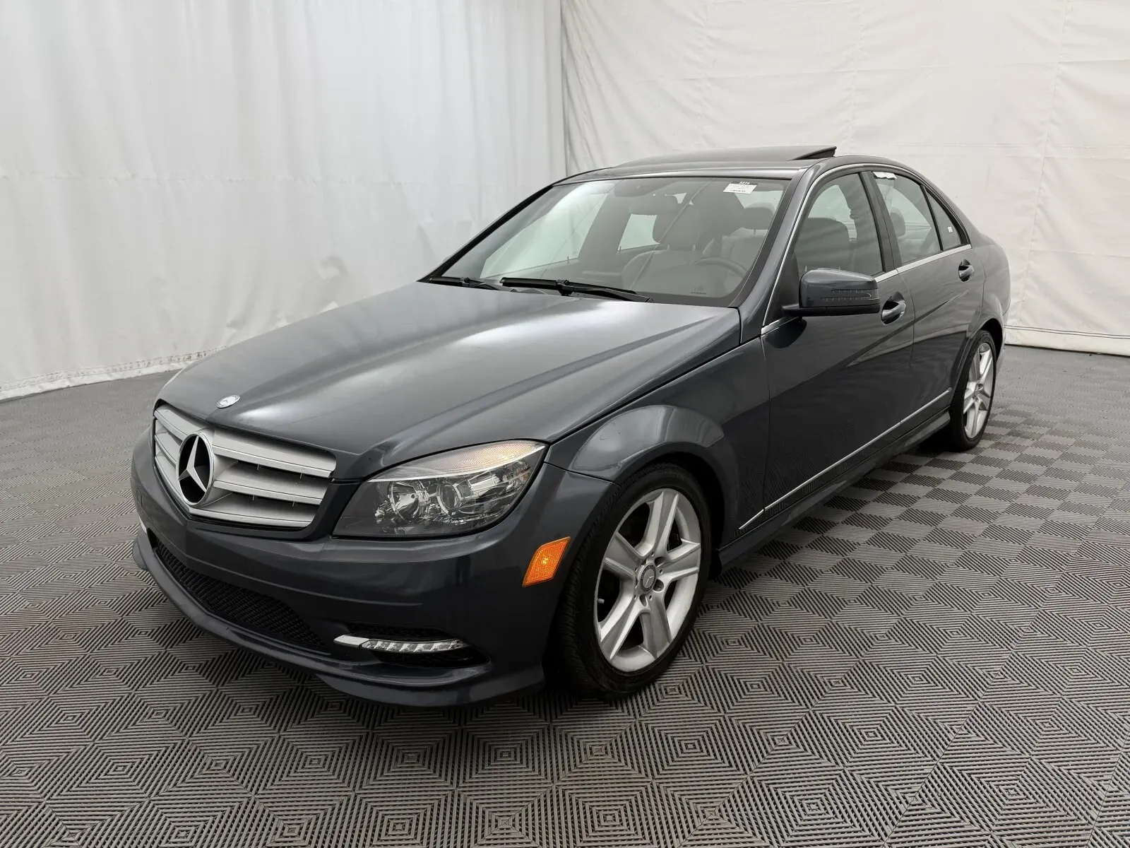 Mercedes-Benz C-Class photo 2