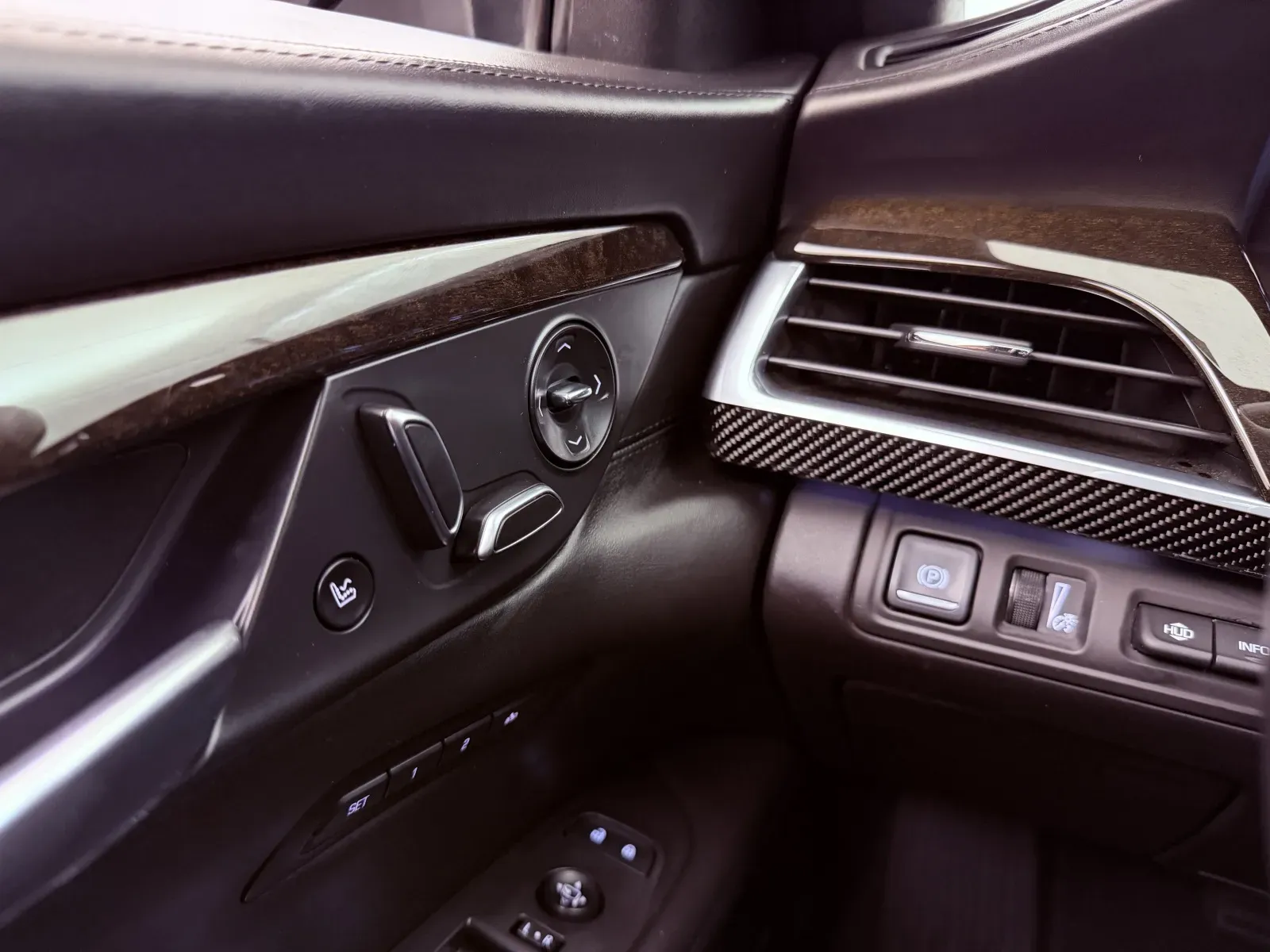 Cadillac CT6 photo 17