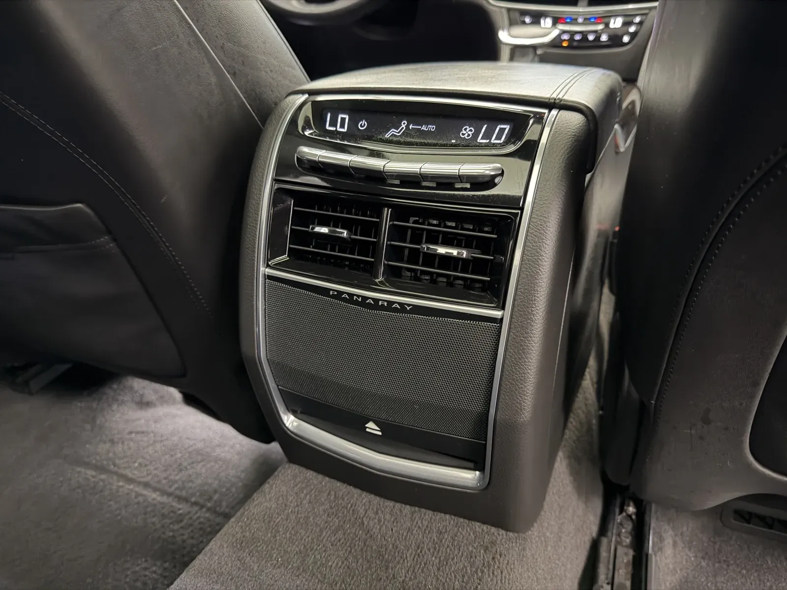 Cadillac CT6 photo 36