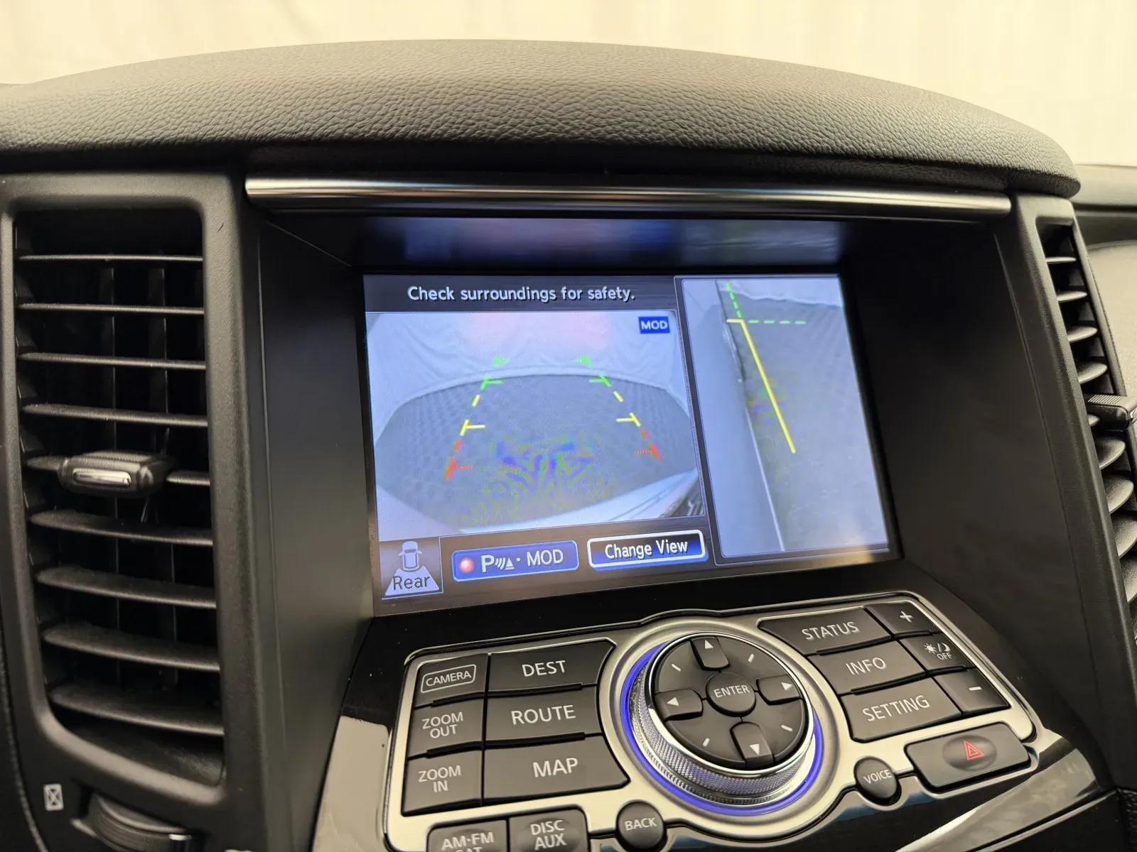 Infiniti QX70 photo 17