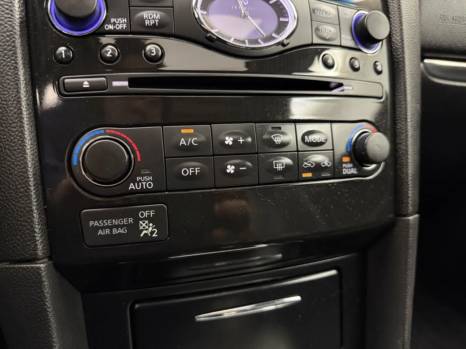 Infiniti QX70 photo 20
