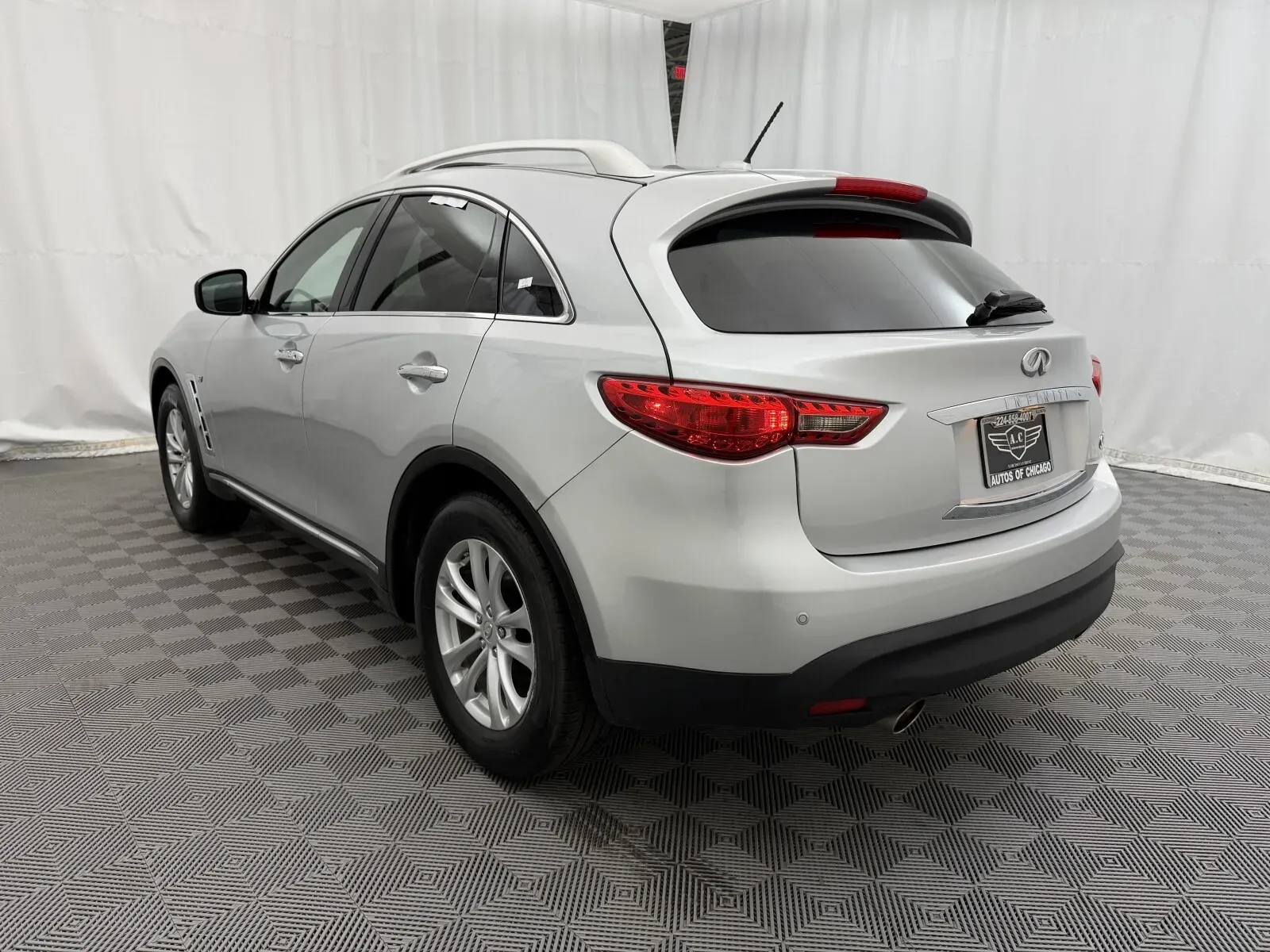 Infiniti QX70 photo 7