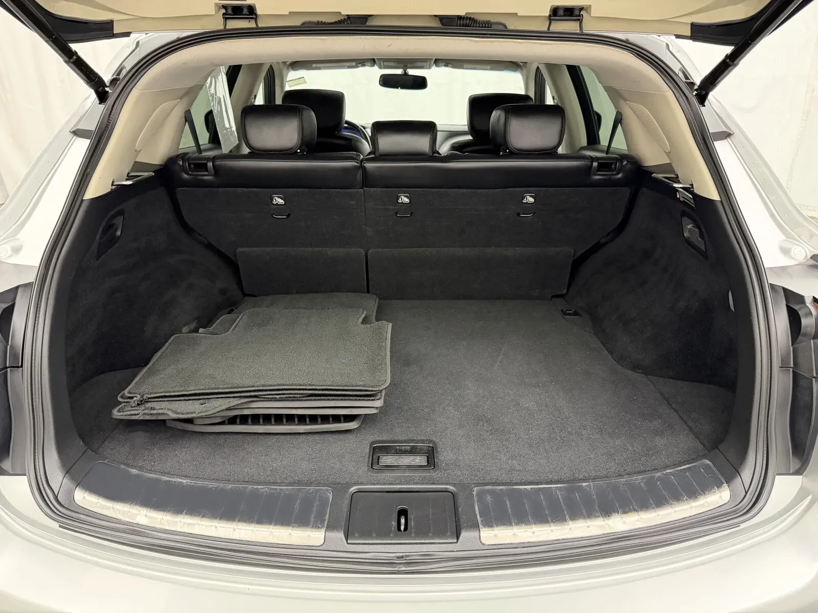 Infiniti QX70 photo 27