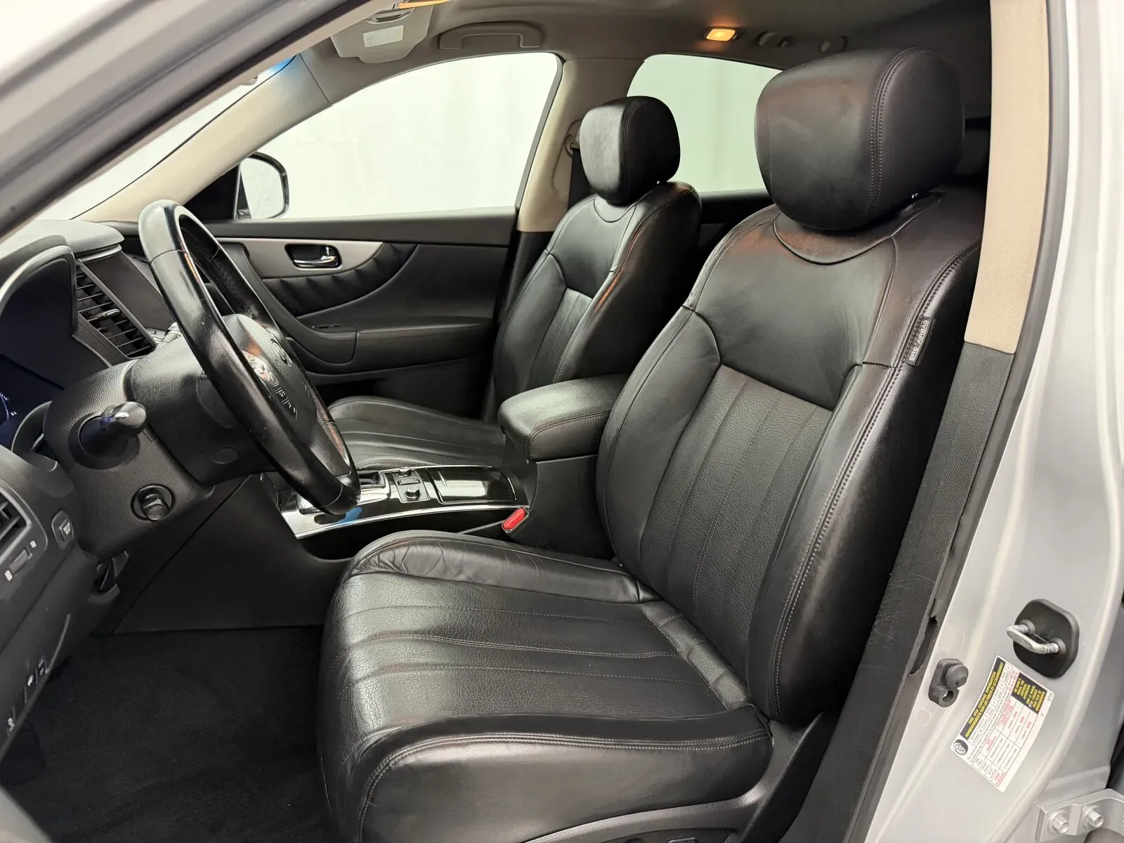 Infiniti QX70 photo 10