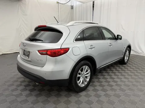 More photos of 2017 INFINITI QX70 at Autos of Chicago, IL