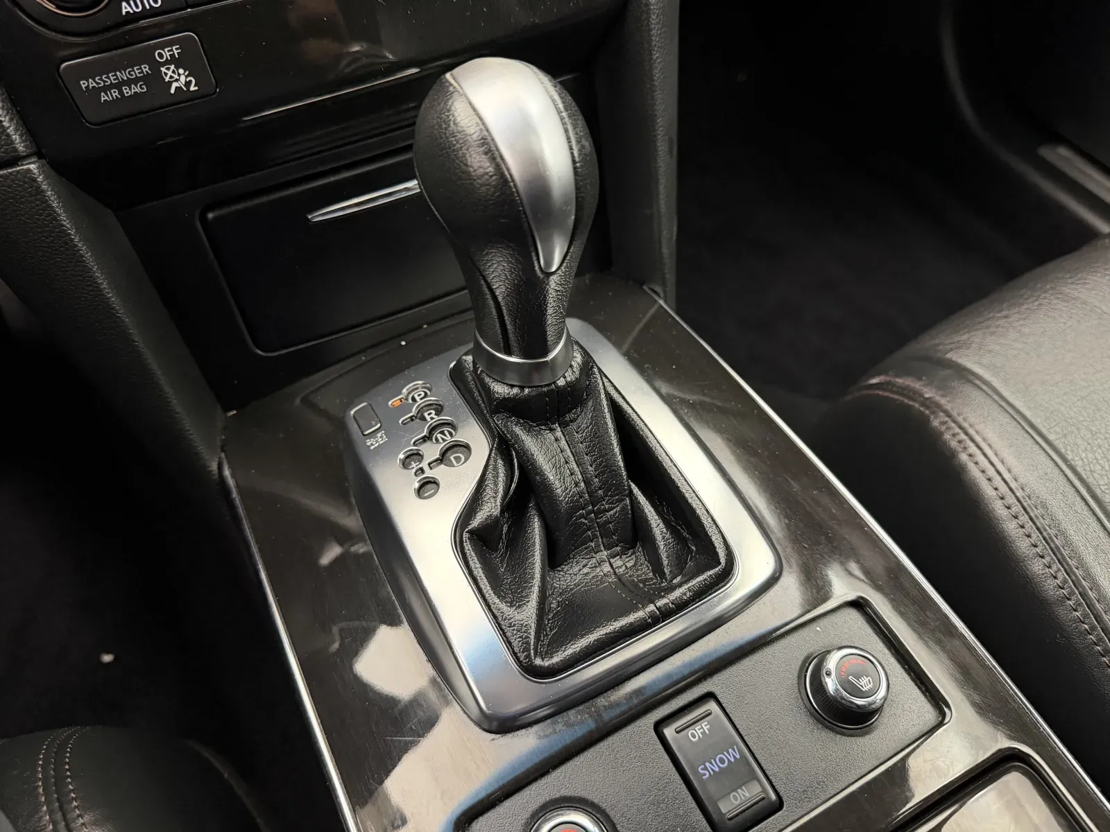 Infiniti QX70 photo 22